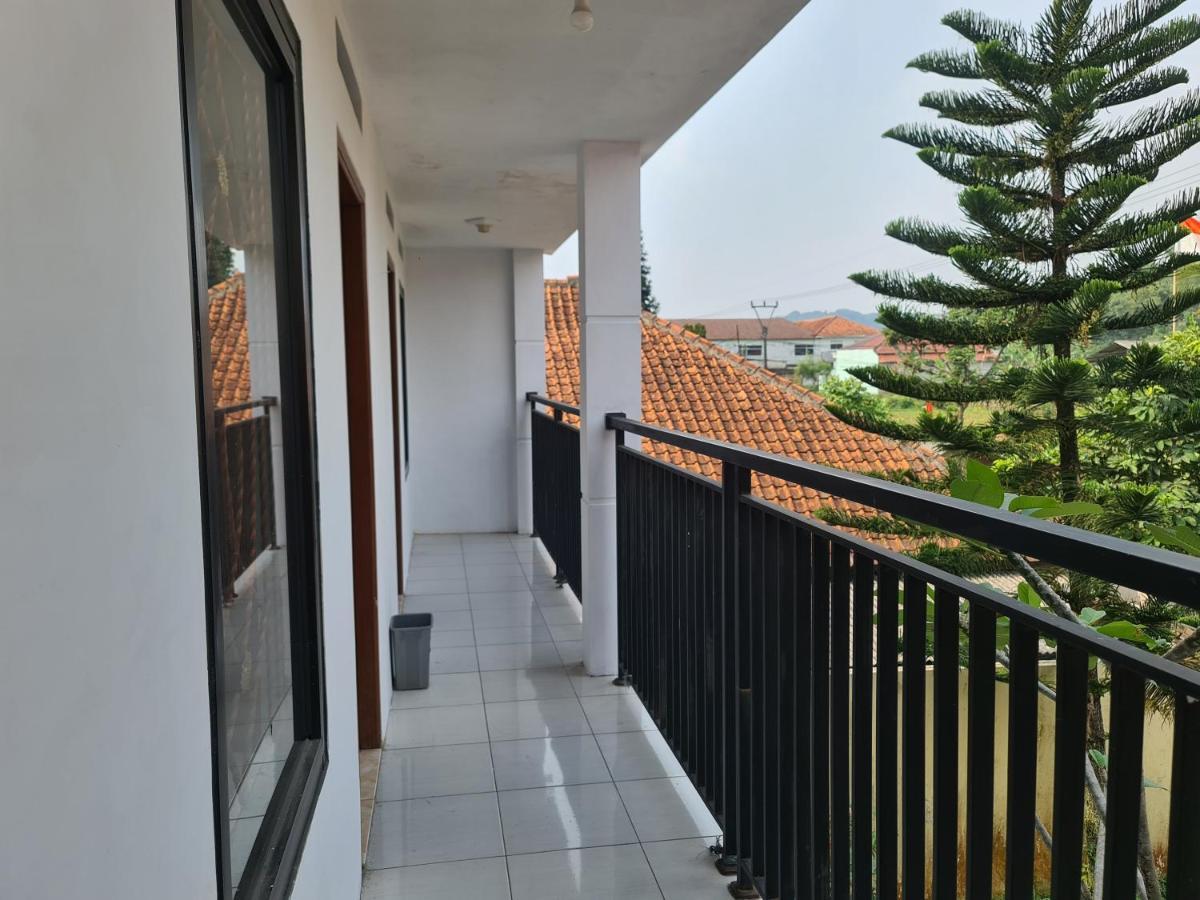 Kampung Istal Villa Pamijahan Bogor Exterior photo