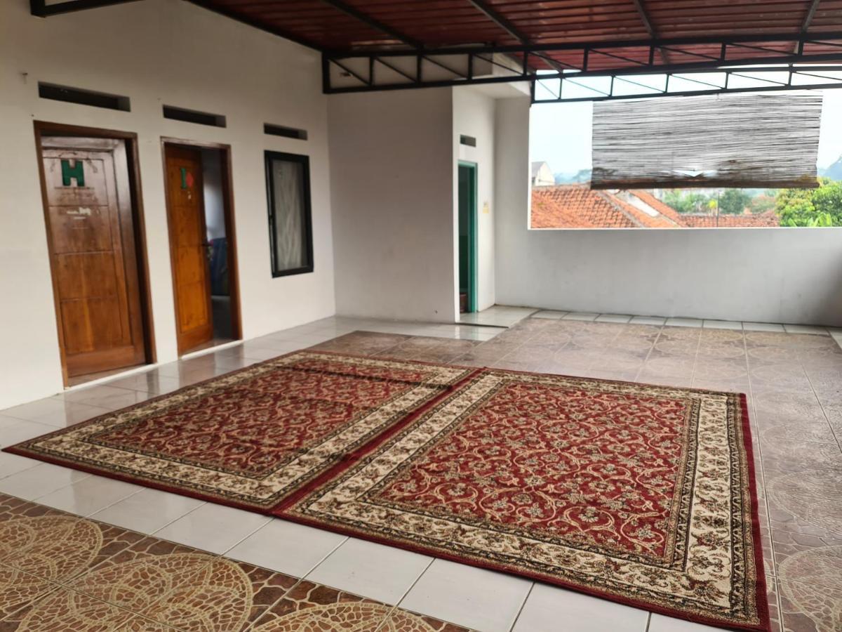 Kampung Istal Villa Pamijahan Bogor Exterior photo