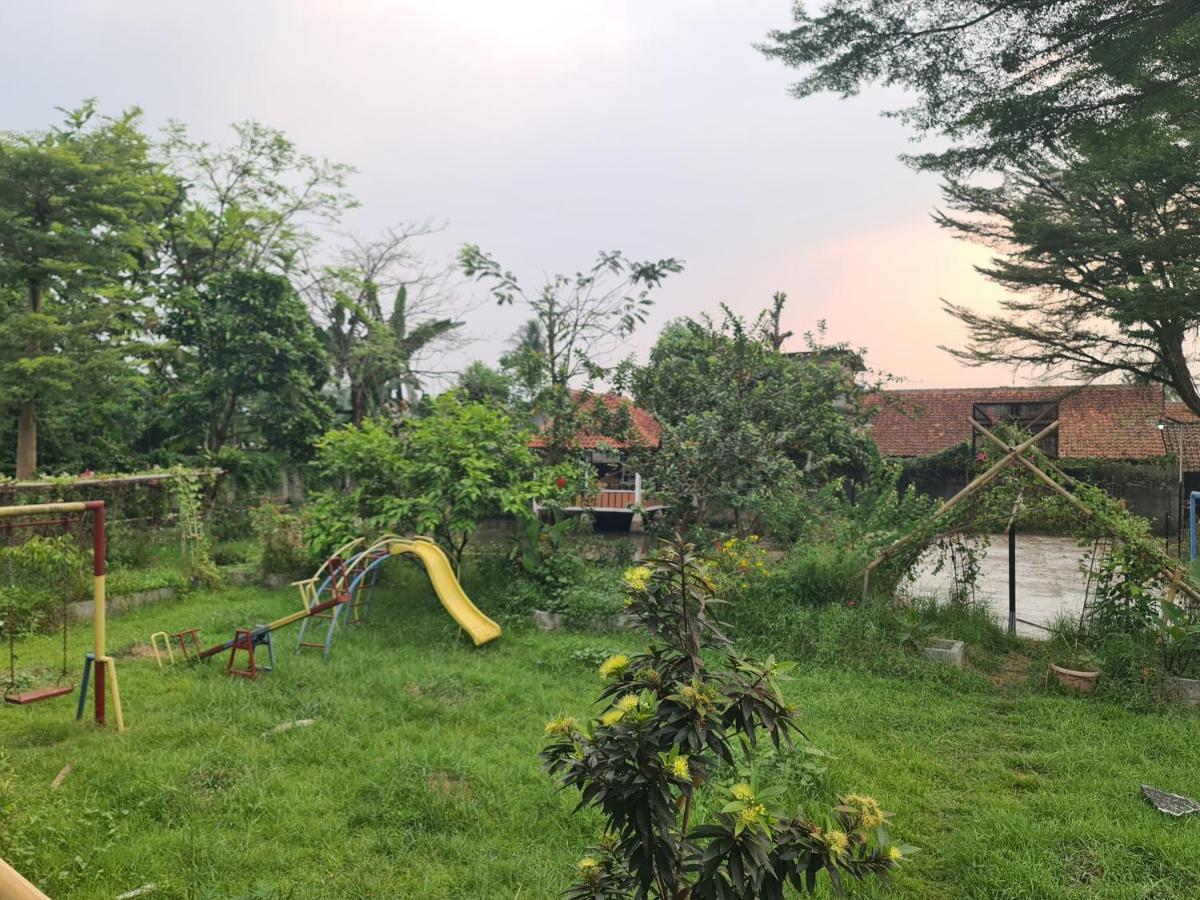 Kampung Istal Villa Pamijahan Bogor Exterior photo