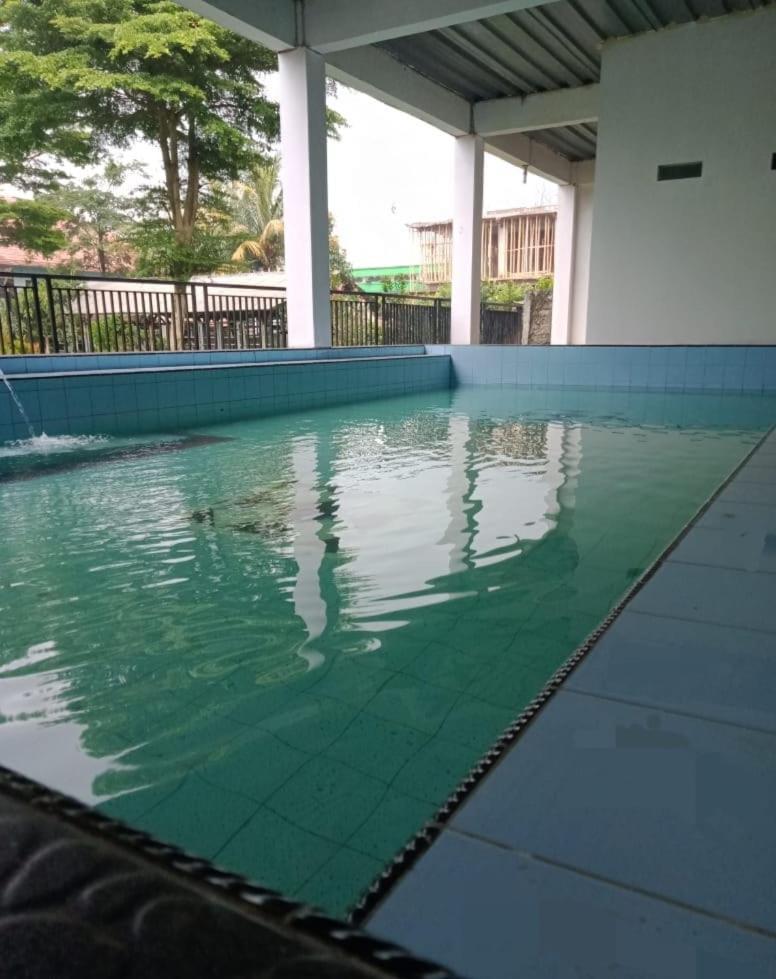 Kampung Istal Villa Pamijahan Bogor Exterior photo